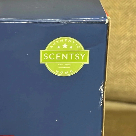 💥NWT Scentsy Home Full Size Fragrance Wax Melt Warmer MARVEL Super Hero Plug In - Picture 11 of 12